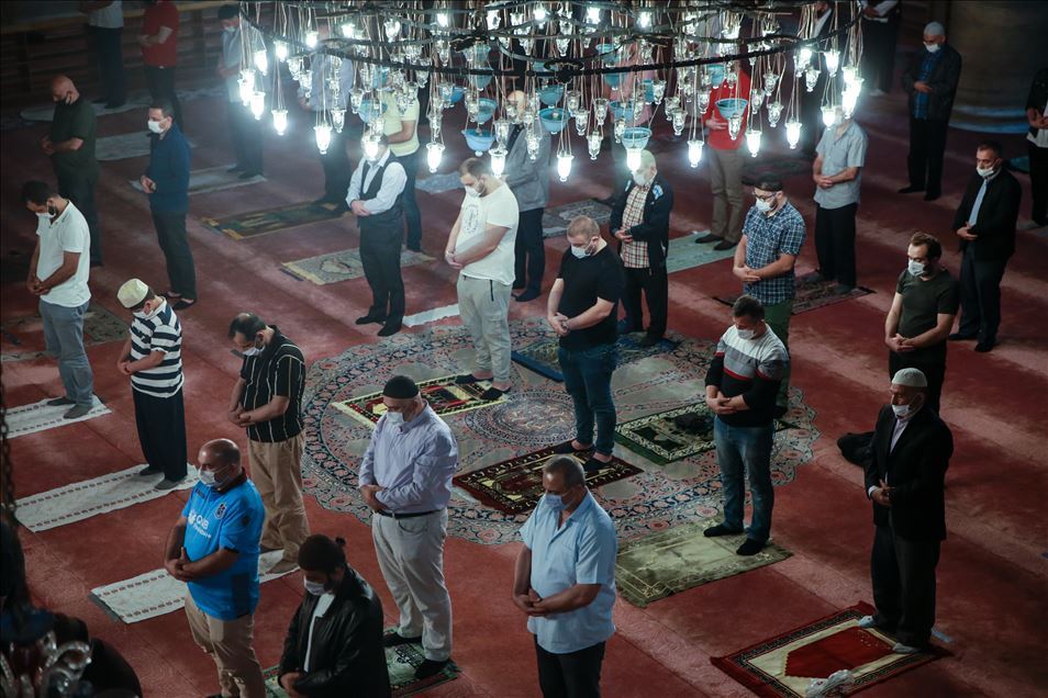 First dawn prayer in Istanbul after COVID-19 restrictions eased