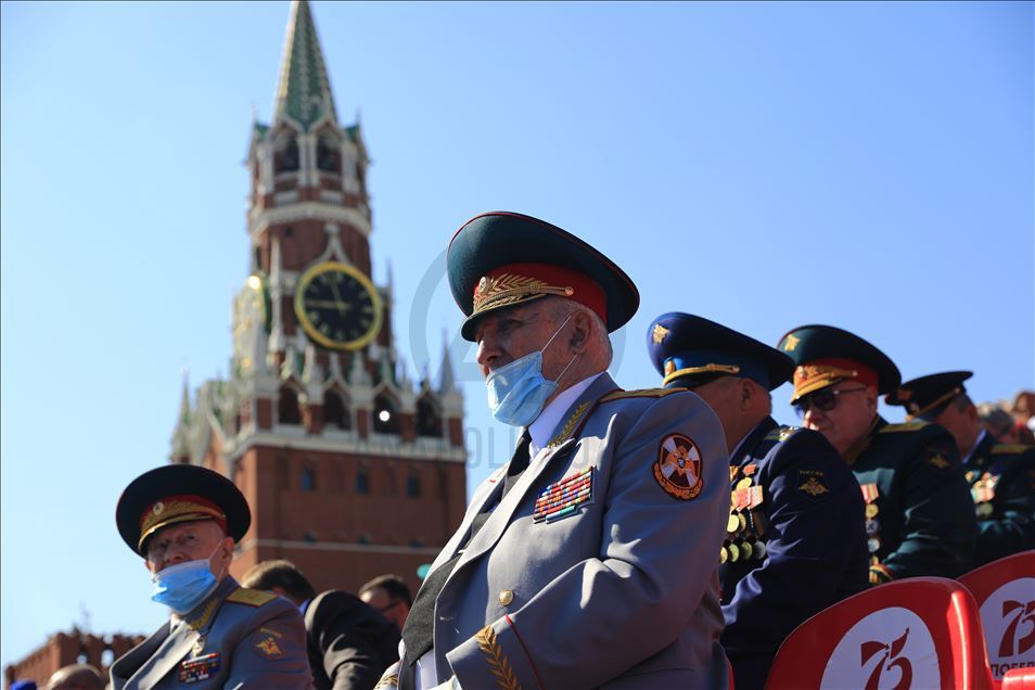 В России проходят парады Победы