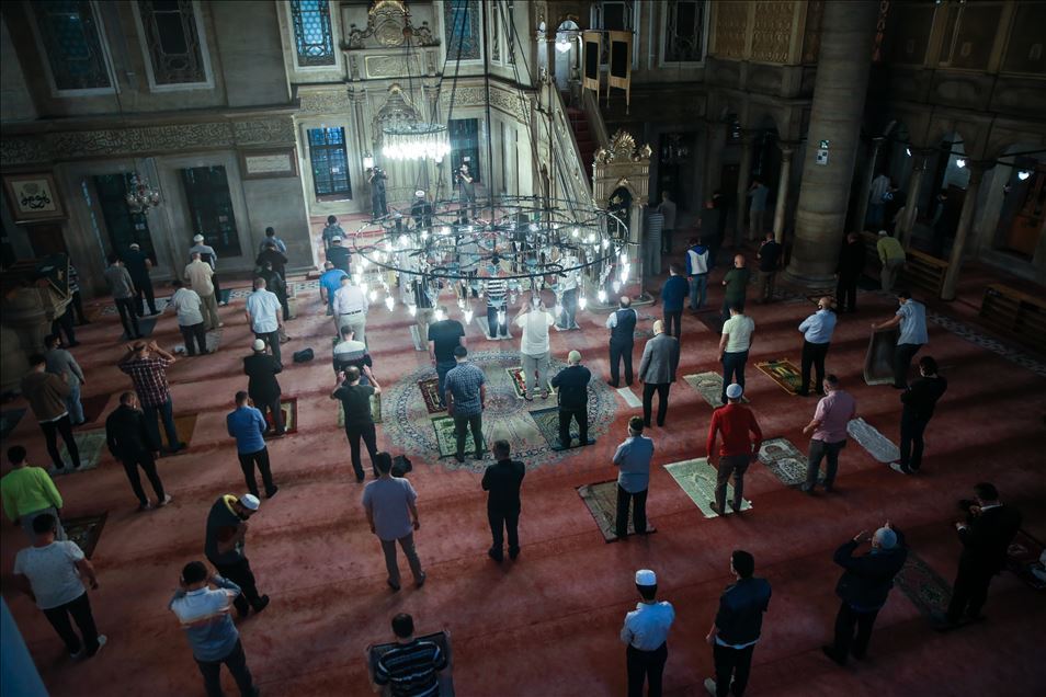 First dawn prayer in Istanbul after COVID-19 restrictions eased