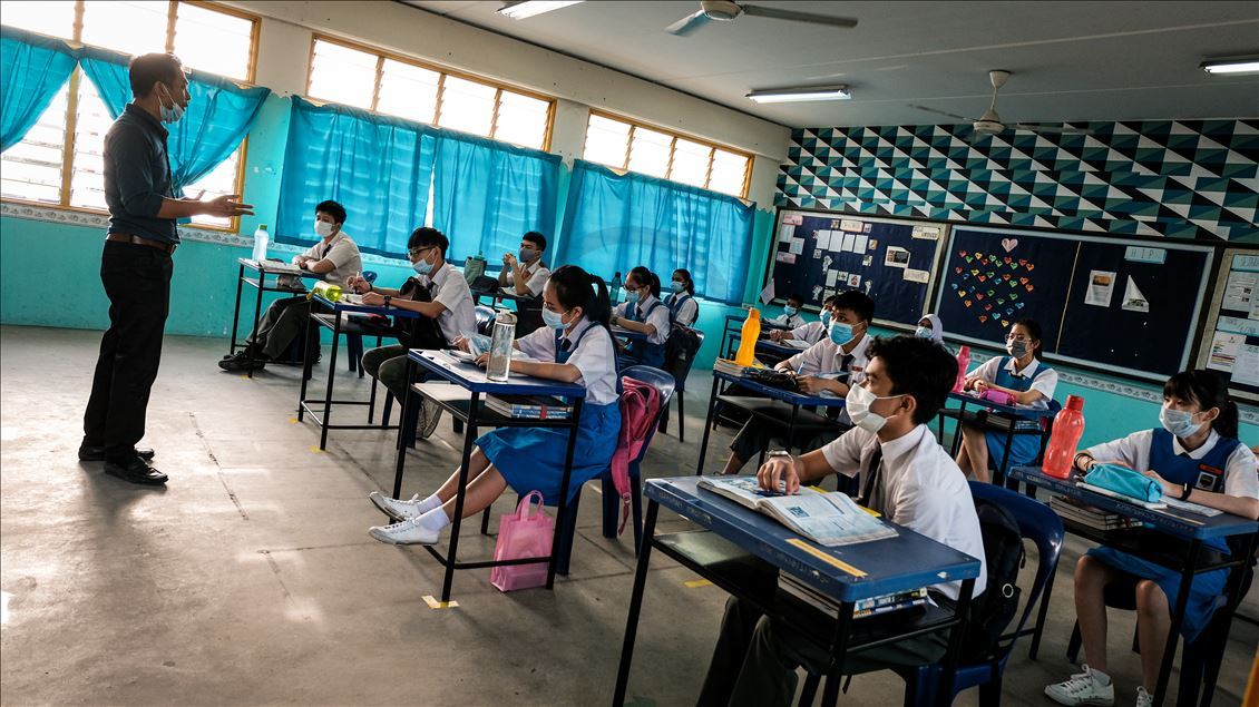 Malaysia buka kembali sekolah dengan aturan keselamatan