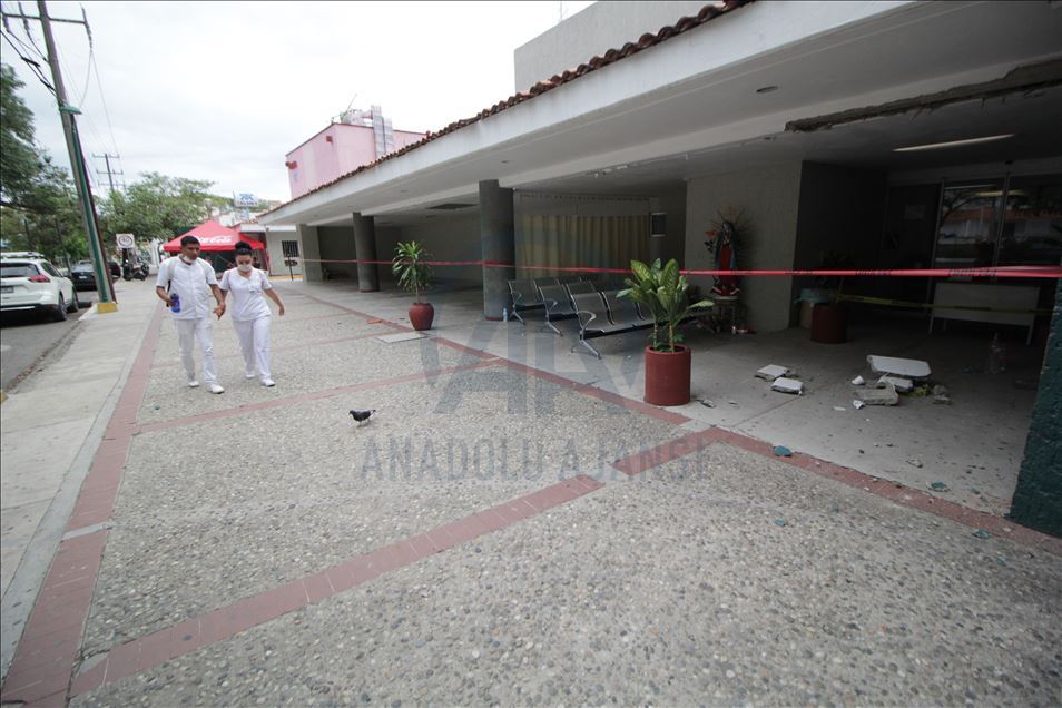 Magnitude-7.5 earthquake hits Mexico