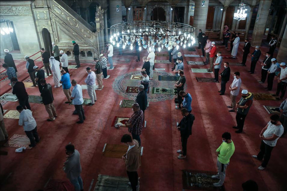 First dawn prayer in Istanbul after COVID-19 restrictions eased