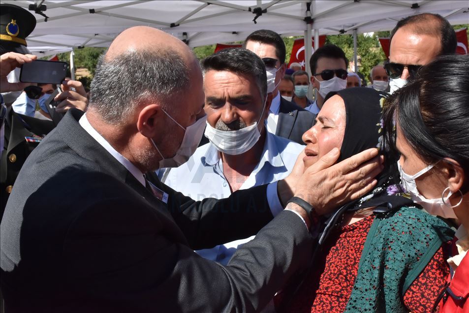 Şehit Piyade Sözleşmeli Onbaşı Recep Durak Diyarbakır'da son yolculuğuna uğurlandı 