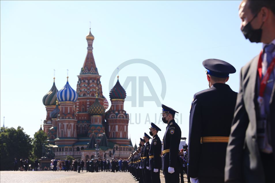 В России проходят парады Победы