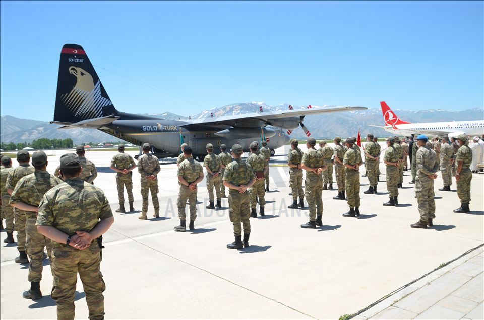 Hakkari'de teröristlerin açtığı taciz ateşi sonucu şehit olan asker törenle memleketine uğurlandı