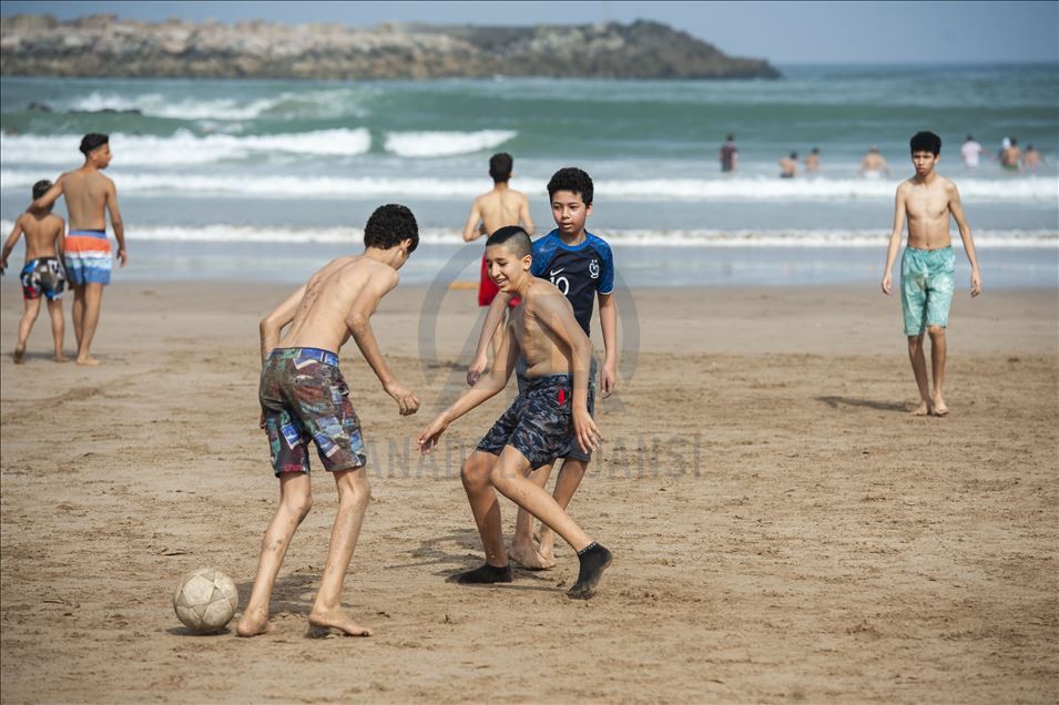 كورونا.. عودة الحياة إلى طبيعتها بالمغرب بعد تخفيف القيود

