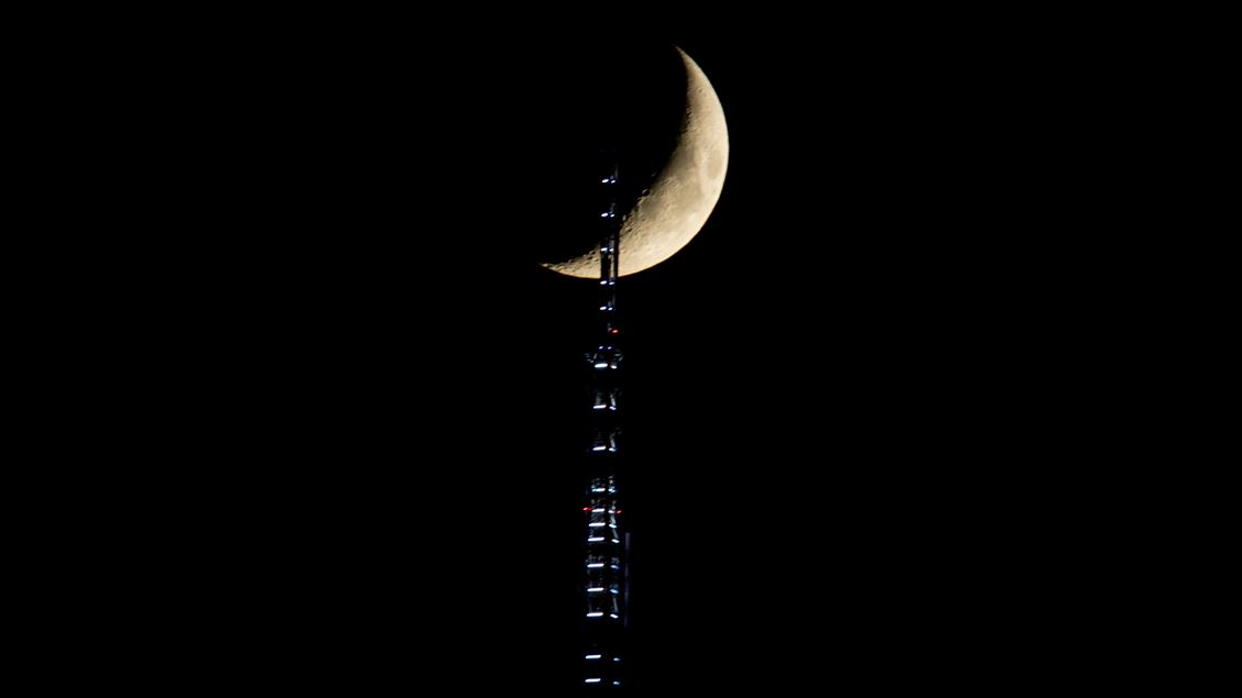 Crescent moonset over Empire State Building in NYC