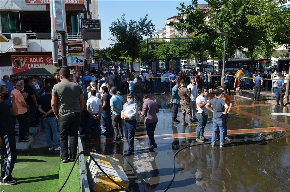 Batman'da alışveriş merkezinde yangın