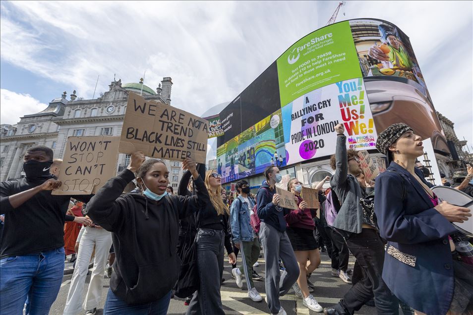 Londra'da ırkçılık karşıtı gösteri  