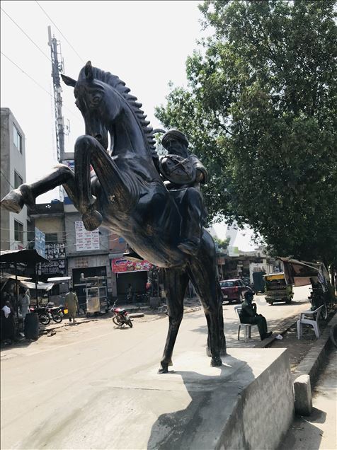 Pakistan: Locals erect statue of Ertugrul Gazi