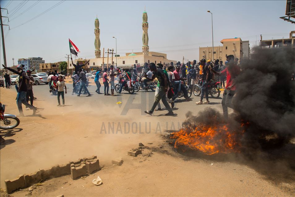 السودان.. الآلاف يتظاهرون للمطالبة بـ"تصحيح مسار الثورة"