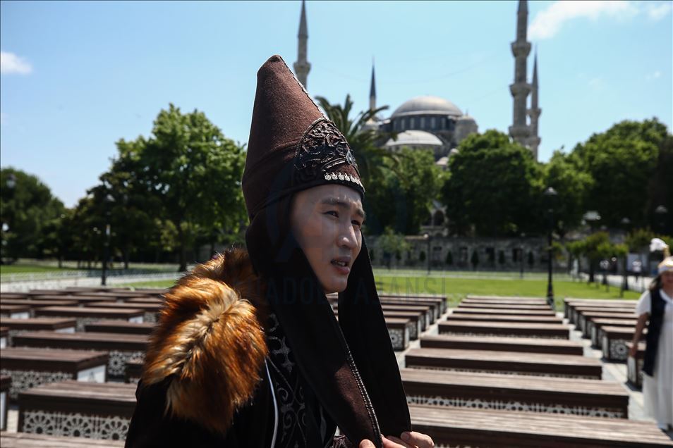 فرقة "دومبورا" الكازاخية تصور فيديو كليب بإسطنبول
