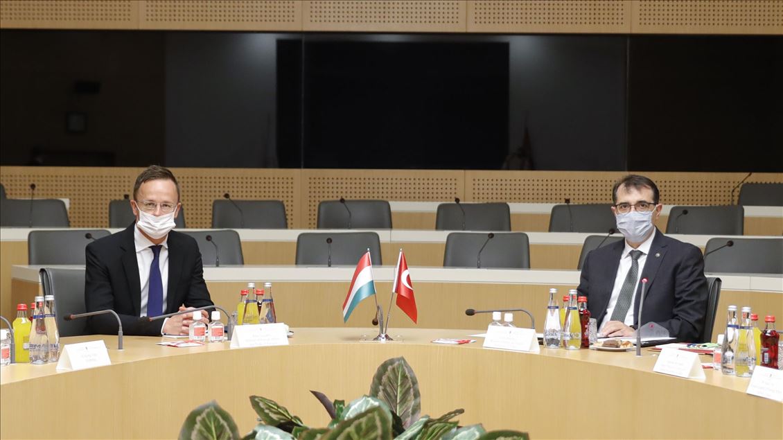 دیدار وزیر انرژی و منابع طبیعی ترکیه با وزیر امور خارجه و تجارت خارجی مجارستان