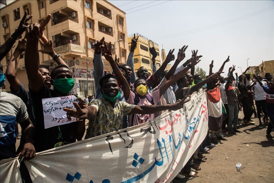 السودان.. الآلاف يتظاهرون للمطالبة بـ"تصحيح مسار الثورة"