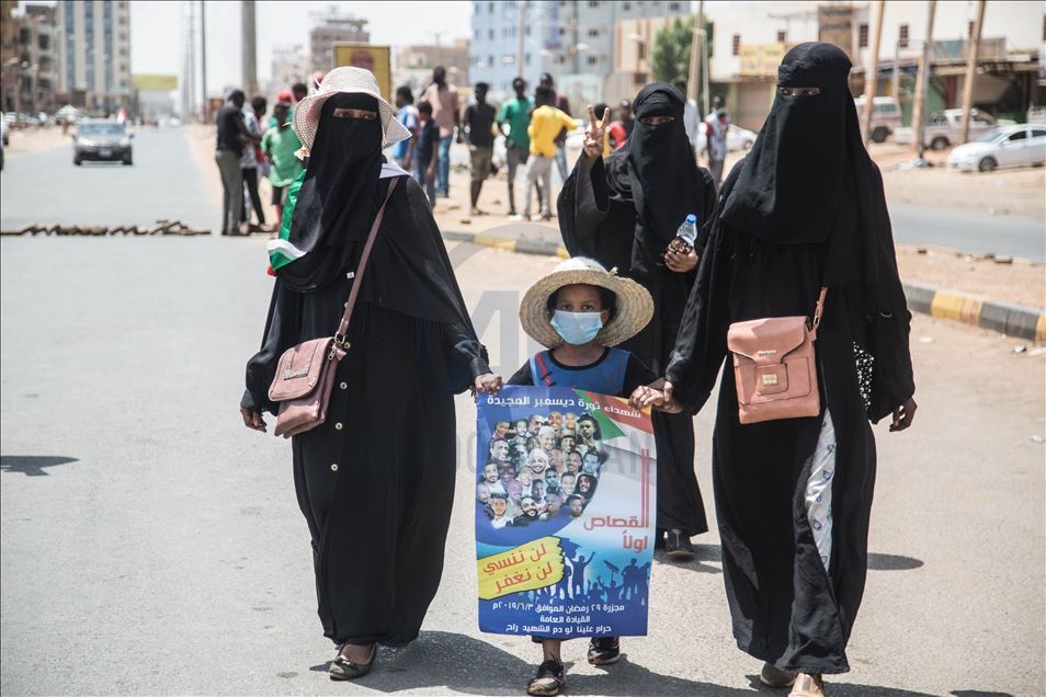 Sudan'da binlerce eylemci "devrimin gidişatının düzeltilmesi" talebiyle sokaklara indi