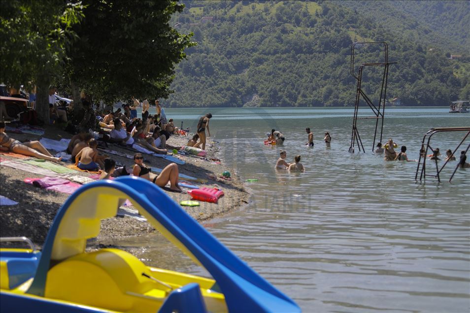 BiH: Jablaničko jezero puno kupača 