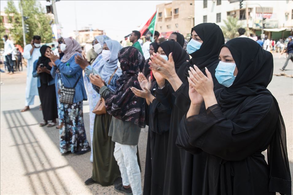 Sudan'da binlerce eylemci "devrimin gidişatının düzeltilmesi" talebiyle sokaklara indi