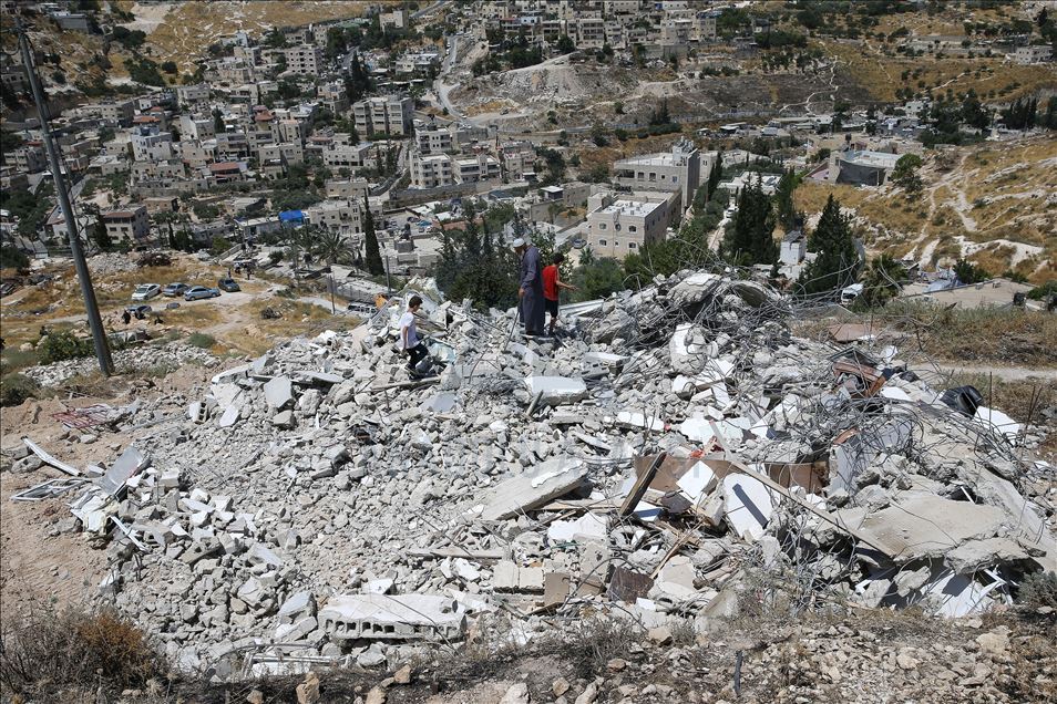 İsrail Doğu Kudüs'te Filistinlilere ait bir evi yıktı
