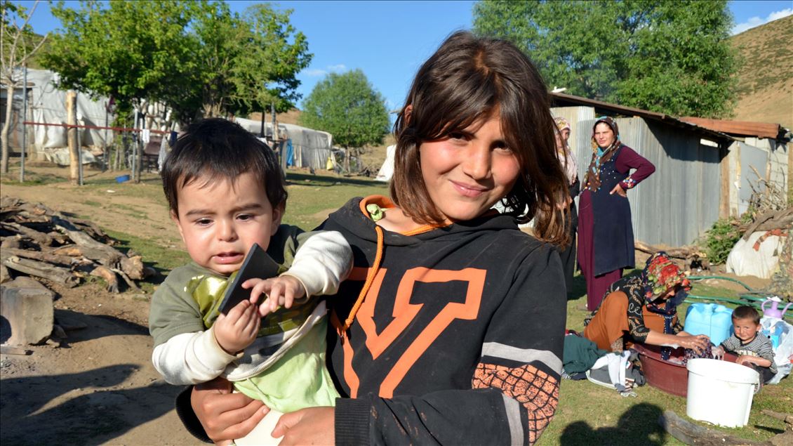 Muş'un yaylalarında kadınlar süt ürünleri yaparak bütçelerine katkı sağlıyor
