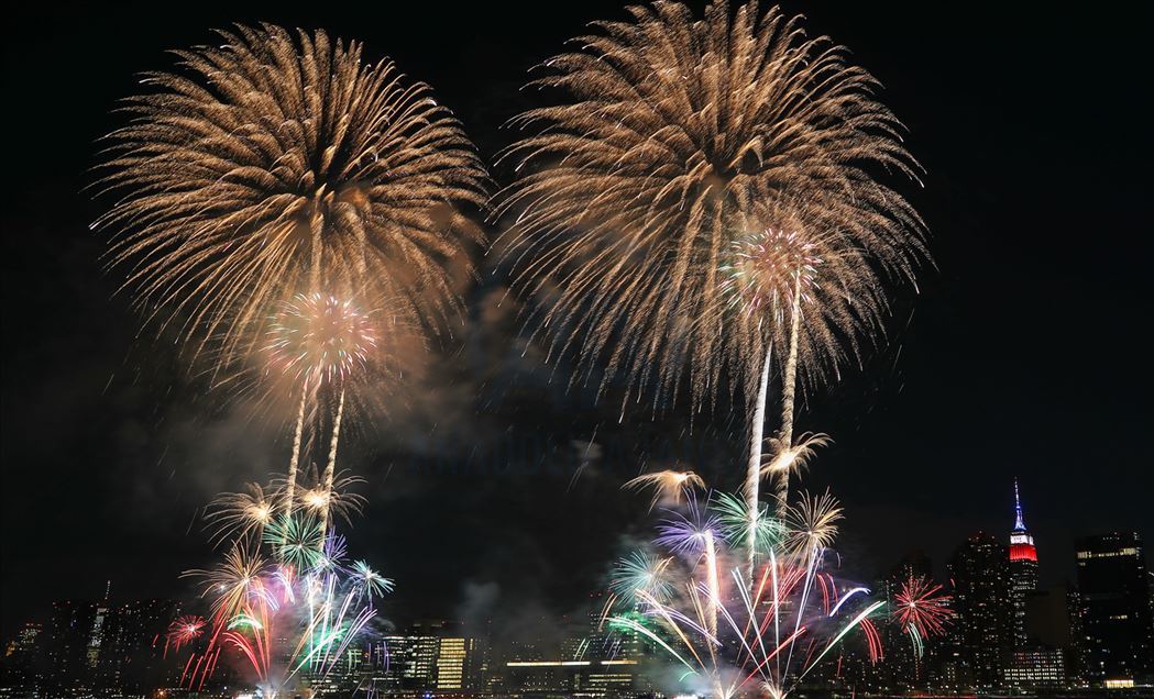Primera noche de exhibición de fuegos artificiales por el 4 de julio en Nueva York, EEUU