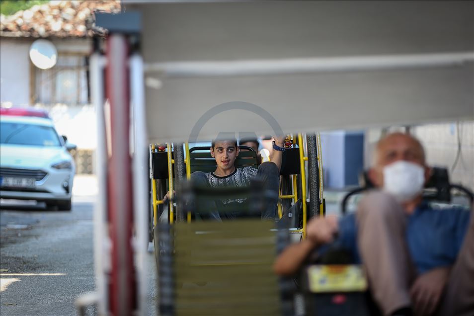 Ürettiği "Hacıyatmaz" adlı iki tekerlekli araçla ilgi odağı oldu