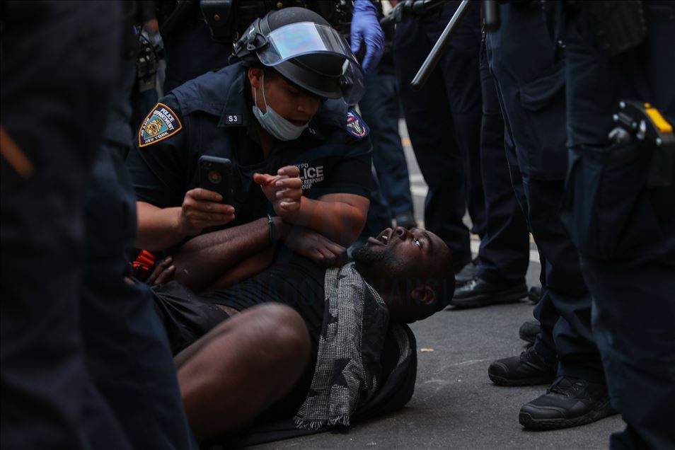 New York belediye binası önündeki "George Floyd" protestolarına polisten müdahale