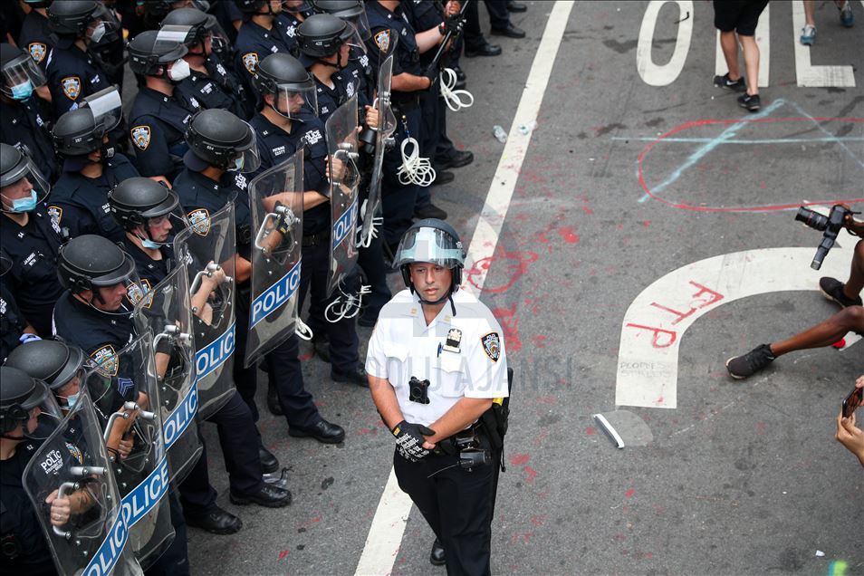 New York belediye binası önündeki "George Floyd" protestolarına polisten müdahale