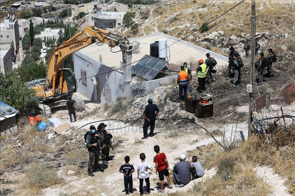 İsrail Doğu Kudüs'te Filistinlilere ait bir evi yıktı
