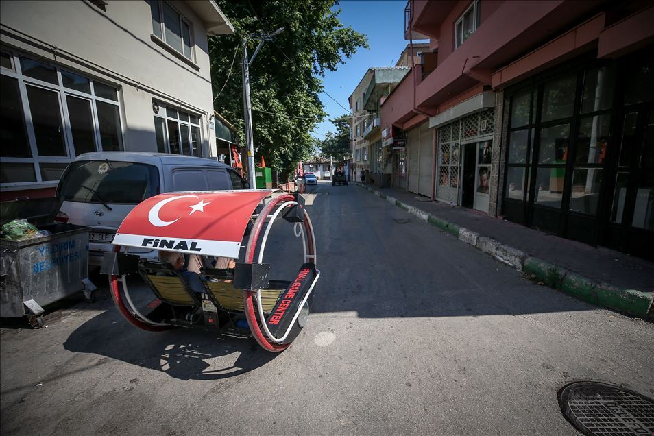 Ürettiği "Hacıyatmaz" adlı iki tekerlekli araçla ilgi odağı oldu