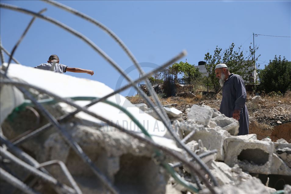 İsrail Doğu Kudüs'te Filistinlilere ait bir evi yıktı