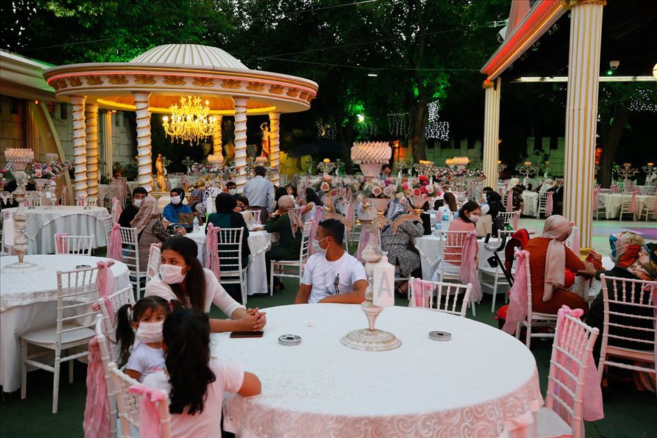 Comenzaron a celebrarse bodas con medidas de precaución contra el coronavirus en Turquía
