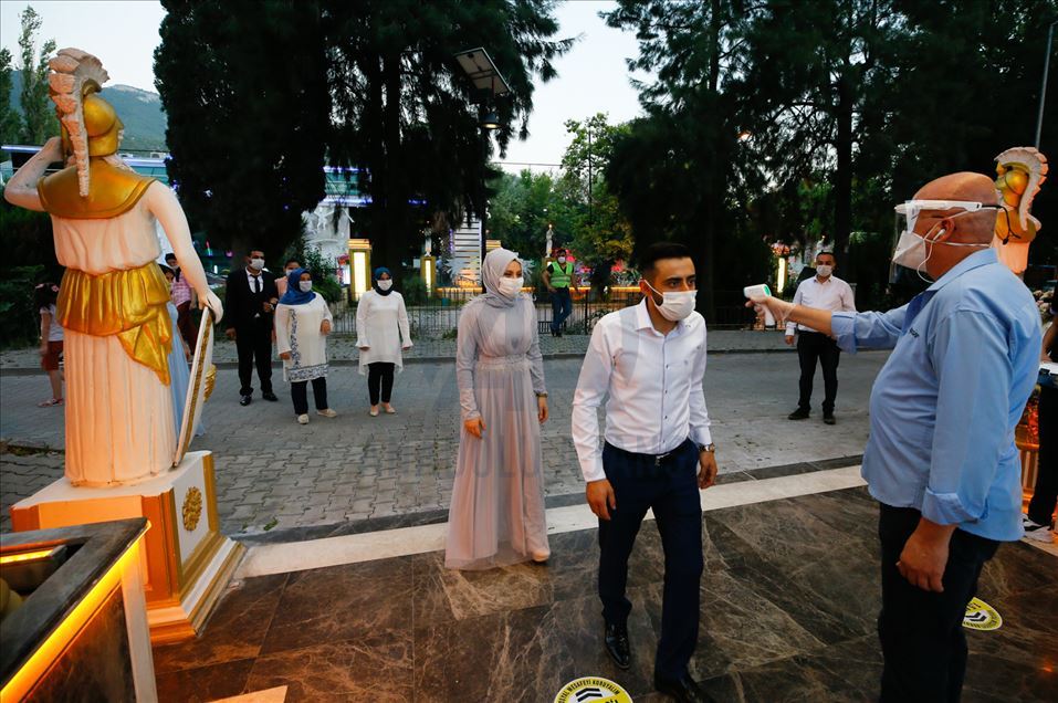 Comenzaron a celebrarse bodas con medidas de precaución contra el coronavirus en Turquía