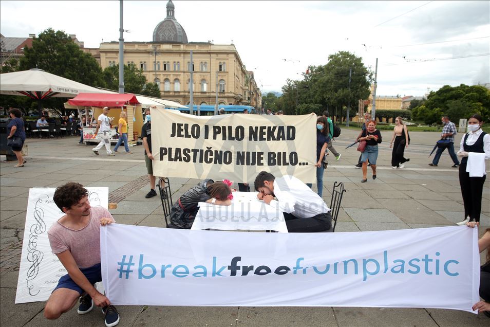 Hrvatska: Performansom pozvali na prestanak korištenja jednokratne plastike
