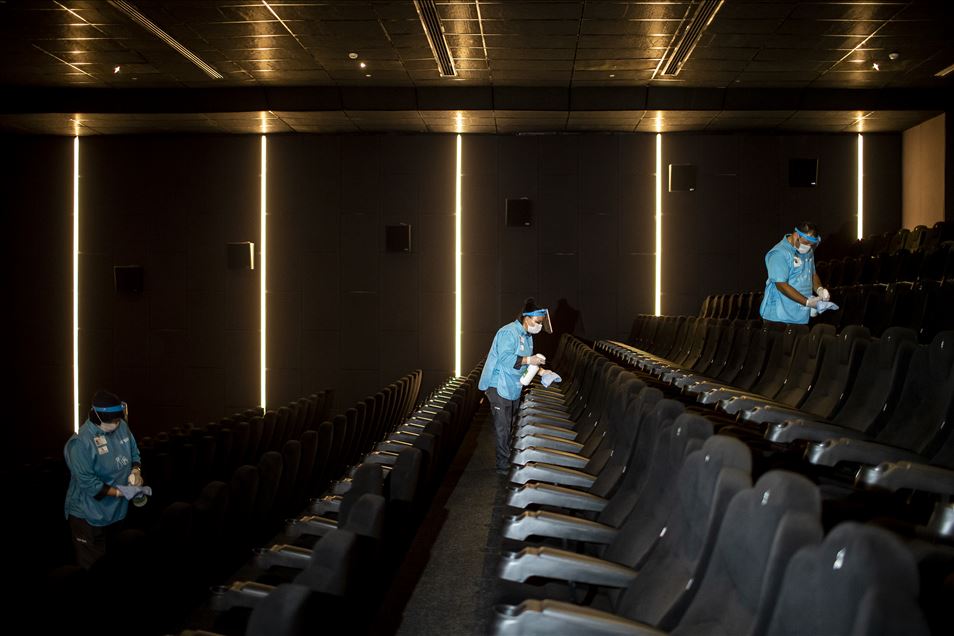 Türkiye genelindeki 2 bin 400 sinema salonundan çok azı bugün kapılarını açtı
