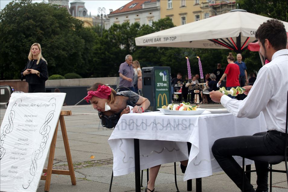Hrvatska: Performansom pozvali na prestanak korištenja jednokratne plastike