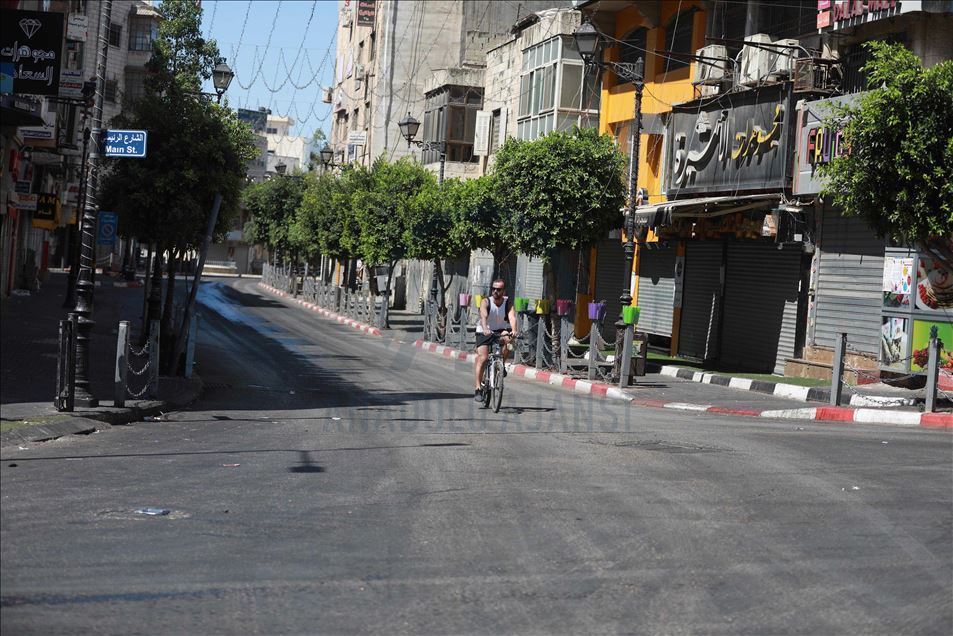 بدأ الجمعة إغلاق شامل بالضفة الغرب