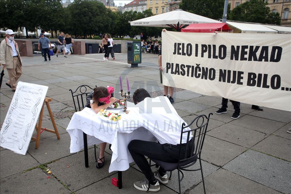 Hrvatska: Performansom pozvali na prestanak korištenja jednokratne plastike