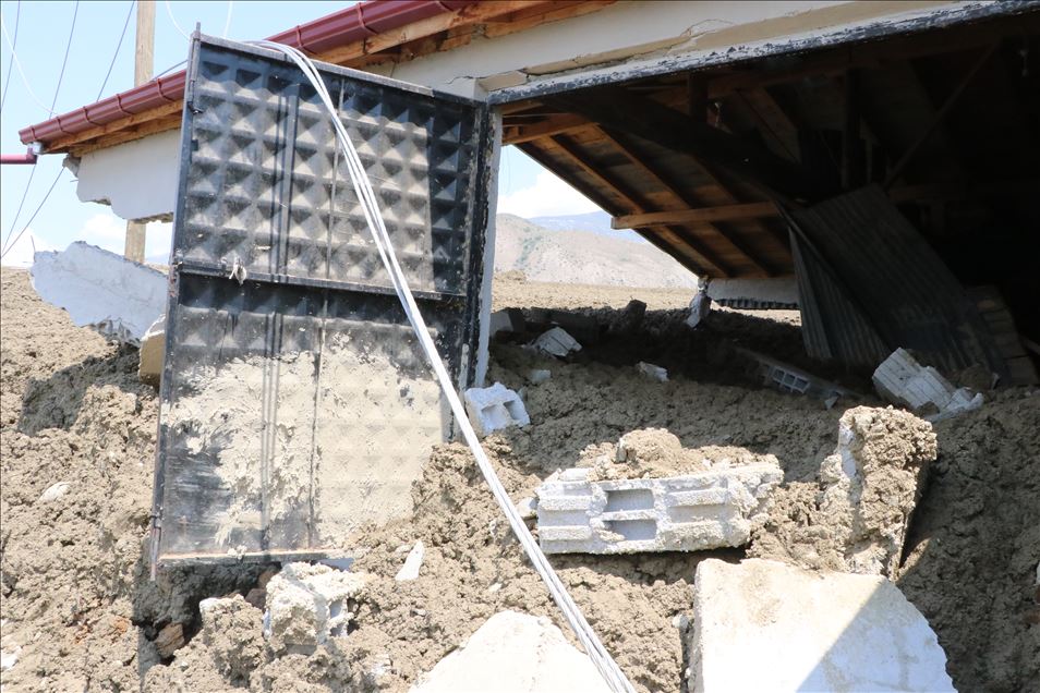 Erzincan'daki selin ardından ekiplerin bölgedeki çalışmaları sürüyor