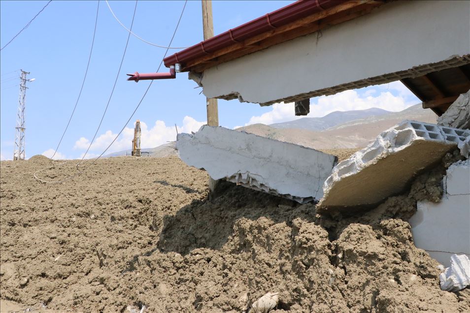 Erzincan'daki selin ardından ekiplerin bölgedeki çalışmaları sürüyor