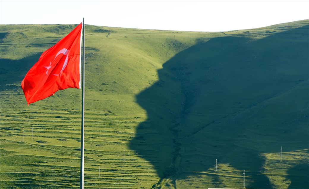 Ardahan'daki "Atatürk silüeti" bu yıl da görülmeye başlandı