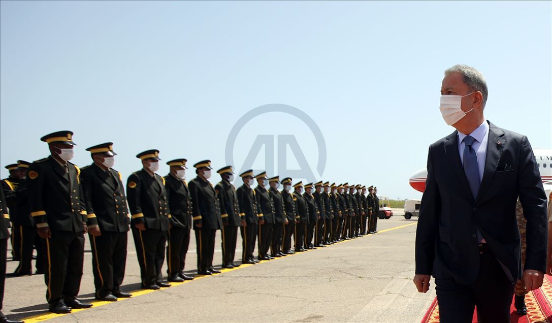 Bakan Akar ve Orgeneral Güler Libya'da