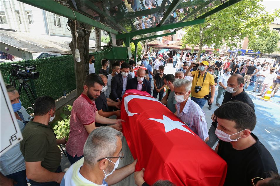 Sakarya'da havai fişek fabrikasındaki patlamada hayatını kaybeden 2 kişinin cenazeleri defnedildi