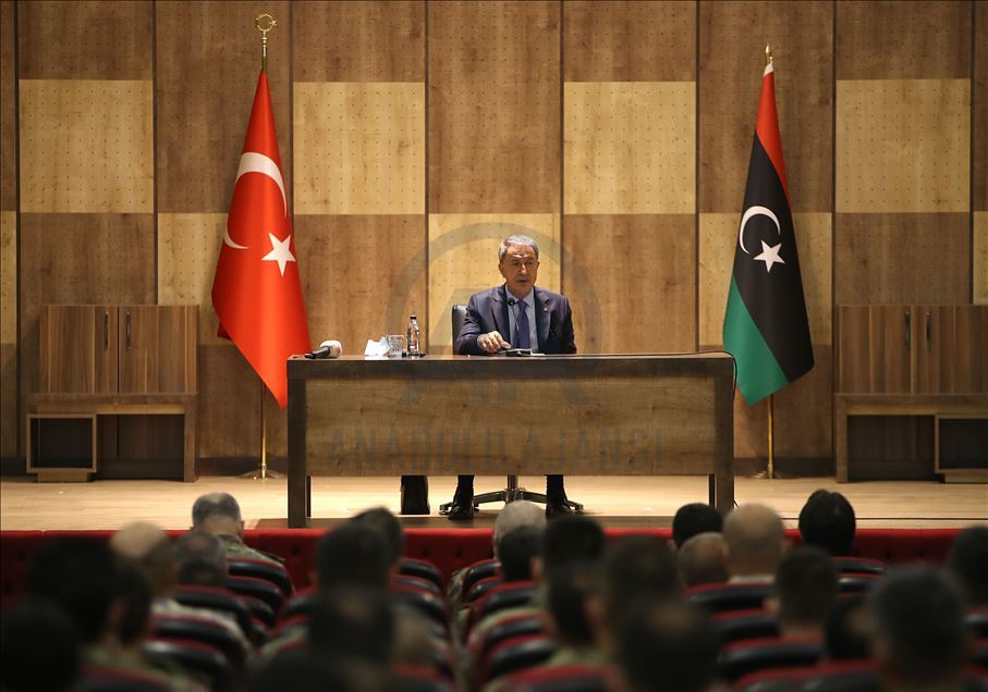 Milli Savunma Bakanı Akar Libya'da
