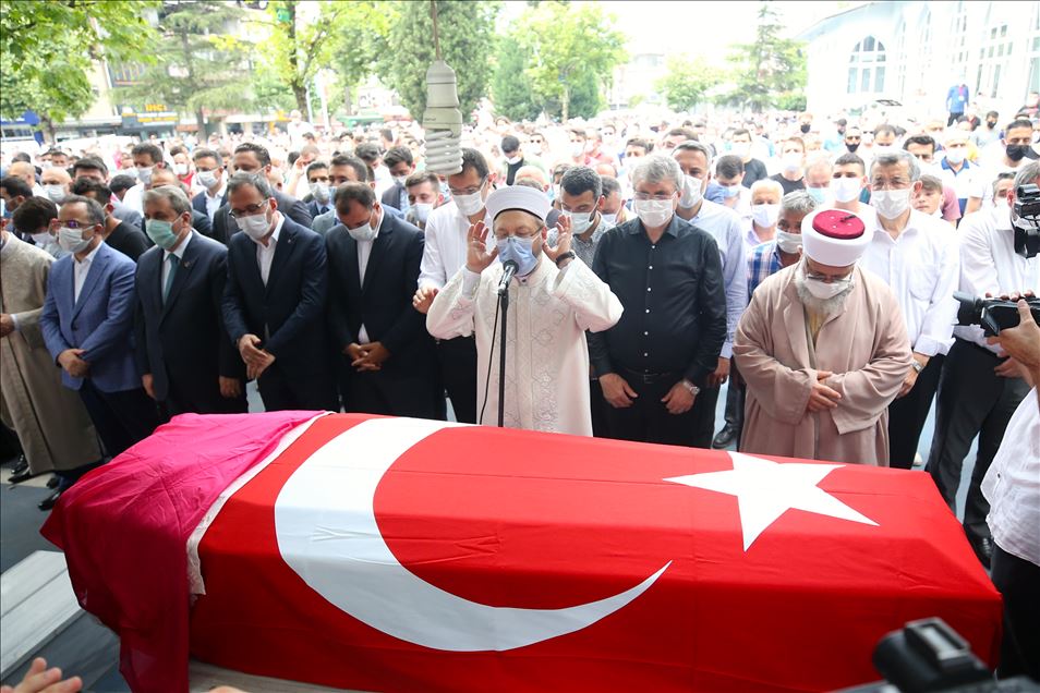 Sakarya'da havai fişek fabrikasındaki patlamada hayatını kaybeden 2 kişinin cenazeleri defnedildi