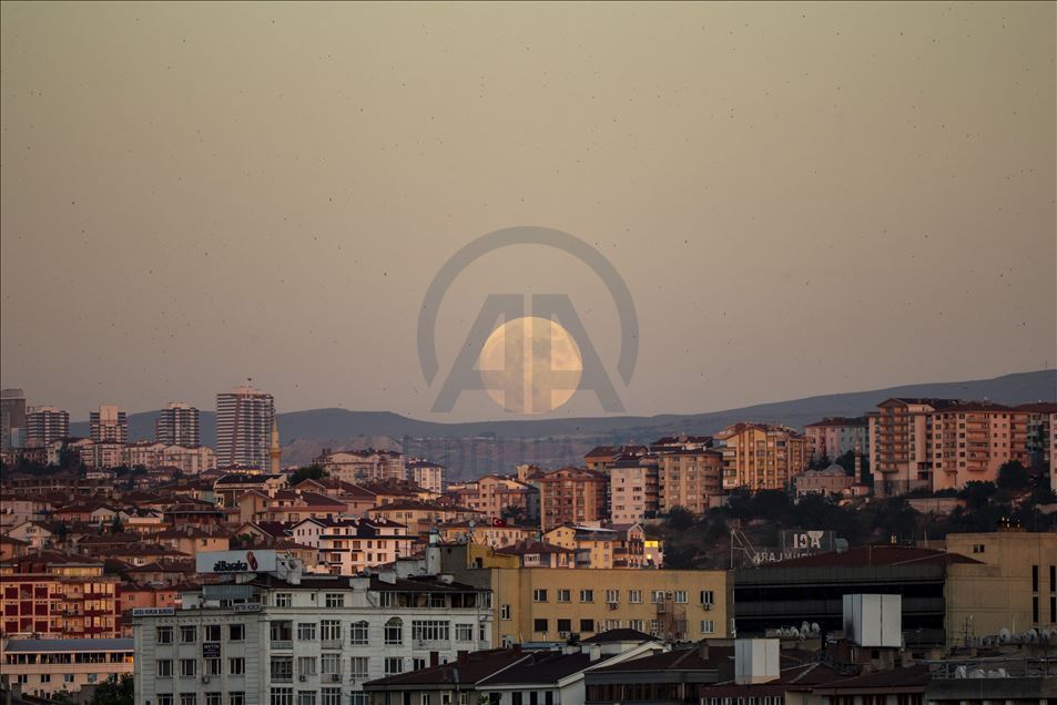Ankara'da gün batımı ve dolunay