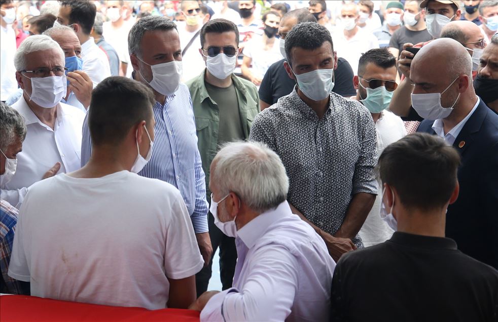 Sakarya'da havai fişek fabrikasındaki patlamada hayatını kaybeden 2 kişinin cenazeleri defnedildi