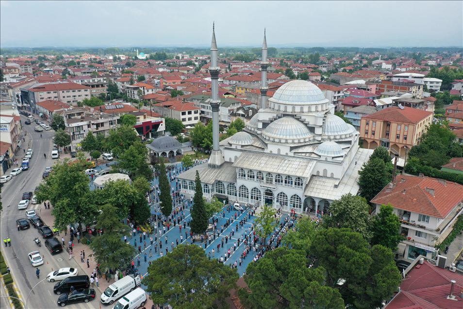 Sakarya'da havai fişek fabrikasındaki patlamada hayatını kaybeden 2 kişinin cenazeleri defnedildi