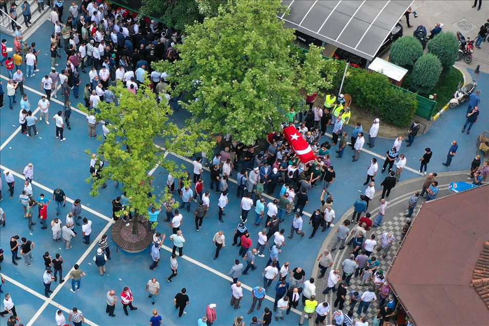 Sakarya'da havai fişek fabrikasındaki patlamada hayatını kaybeden 2 kişinin cenazeleri defnedildi