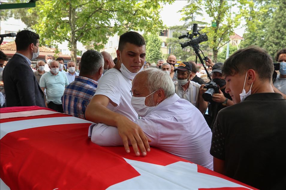 Sakarya'da havai fişek fabrikasındaki patlamada hayatını kaybeden 2 kişinin cenazeleri defnedildi