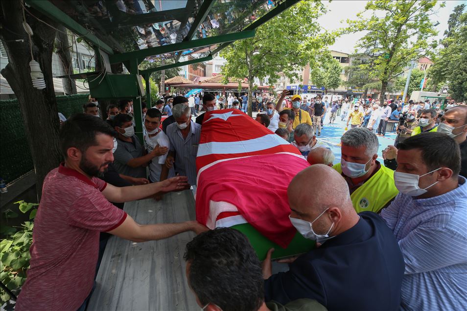 Sakarya'da havai fişek fabrikasındaki patlamada hayatını kaybeden 2 kişinin cenazeleri defnedildi